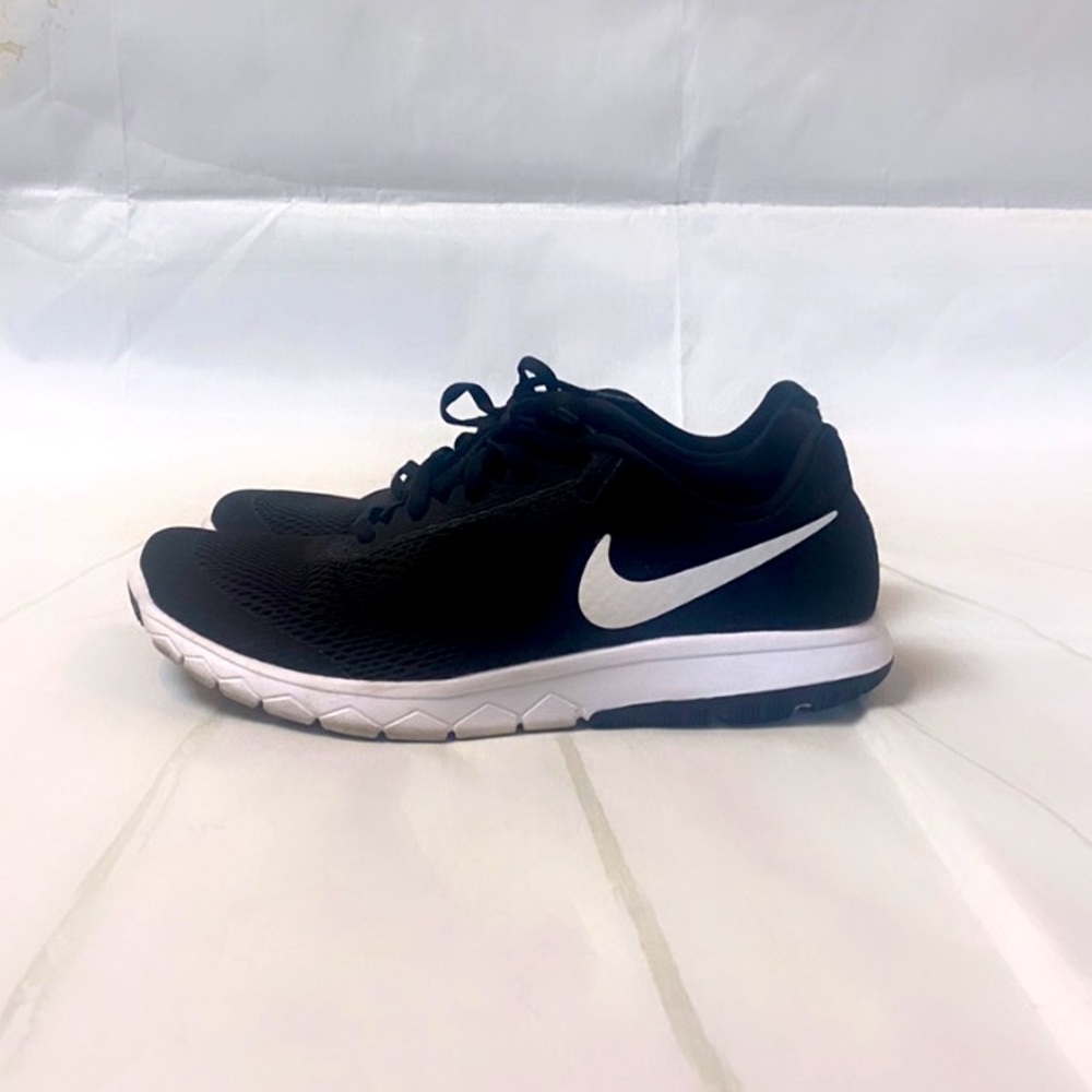 ✨ Nike Black And White Sneakers